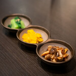 六本木 にくる - 季節の旬野菜ナムル  江戸菜、コリンキー、しめじ