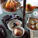 FOUR SEASONS RESORT BALI AT JIMBARAN BAY - breakfast in the restaurant