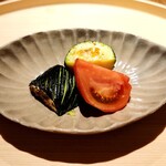 温石 - 炭火焼きズッキーニとトマト シンプルイズザベスト