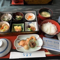 大阪なだ万 - 朝食