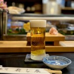 寿し辰 - 女将さんのビール、泡がきめ細かくて最高〜♡
      生大部の新入部員としてジョッキ2杯くらいあっという間に飲み干す！！笑