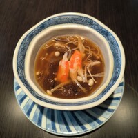 THE DINING シノワ唐紅花＆鉄板フレンチ蒔絵 - 蟹肉入り五目フカヒレスープ