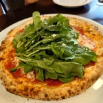 ピッツェリア ゼータ ドゥエ - こんもりルッコラが嬉しい
