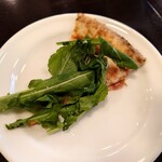 ピッツェリア ゼータ ドゥエ - 1ピースにこんなにルッコラ