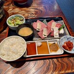炭火焼肉くらた - 信州プレミアム牛肉盛り合わせ150g(¥2,500)