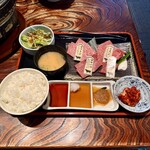 炭火焼肉くらた - 信州プレミアム牛肉盛り合わせ150g(¥2,500)