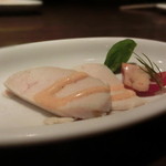 オビオビ - 付きだしは蒸し鶏のパプリカソースだよ～