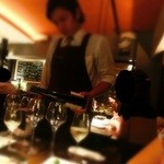 オビオビ - 左利きのスタッフ君。あくまでもさりげなく上品に。。。