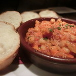 オビオビ - トリッパのトマト煮込みはバゲットとともに。