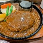 札幌牛亭 - 鉄板でグツグツ煮えたぎる