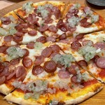 サイゼリヤ - 野菜ソーストッピングのソーセージピザ