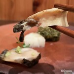 四季 粋花亭 - 厚みをもって引かれた蒸しあわび