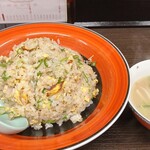 野呂松飯店 - 焼き飯（大盛り）とスープ