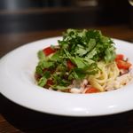 パスターヴォラ - タコとパクチーのペペロン。もちもち生パスタは他では食べられない食感！！塩系パスタは鉄板です。