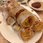 正斗麺粥専家 - 香油條腸粉（炸兩）  58HKD(約1100円)
            Rice Noodle Rolls Filled with Twisted Cruller