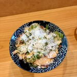 酒とアテと焼魚 カネモリ - サラダ。海鮮が沢山隠れてます！