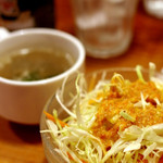 マンモス食堂 - ランチメニューのサラダとスープ