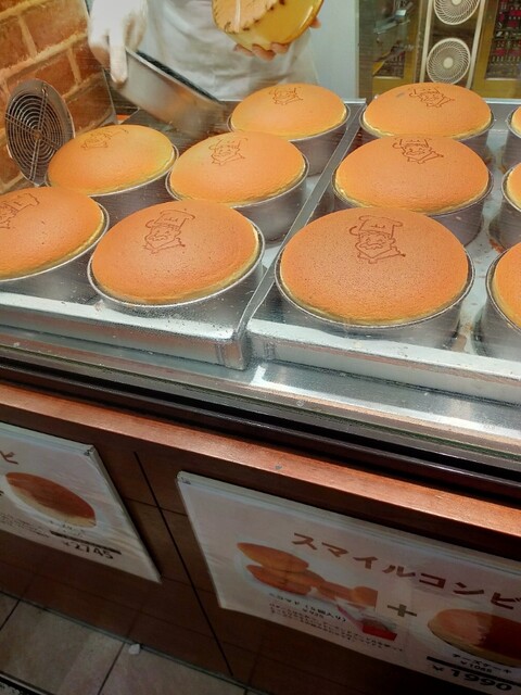 りくろーおじさんの店 新幹線改札内店 - 新大阪/ケーキ | 食べログ