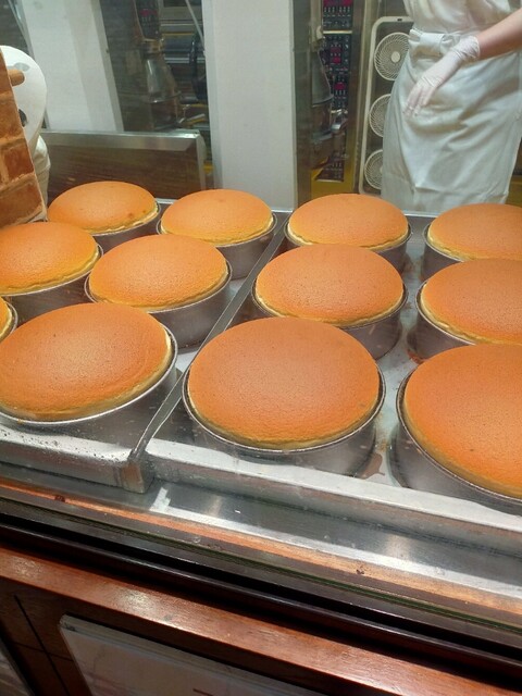 りくろーおじさんの店 新幹線改札内店 - 新大阪/ケーキ | 食べログ