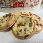 南部せんべい乃 巖手屋 - 中身はこんな感じ