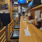 居酒屋 かのや 上野本店 - カウンターを望む