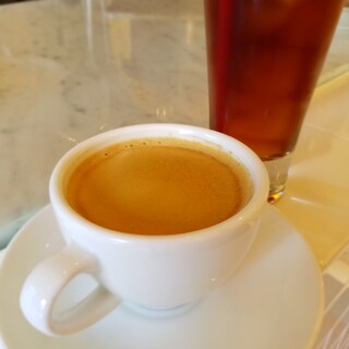 食後にぴったり◎深煎りコーヒーでリラックスタイム