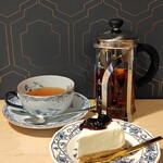 ブックカフェ・ノーム - ダージリンティーとレアチーズケーキセット