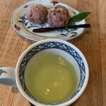 藤香想 - レモンバーベナのハーブティーとあかね餅