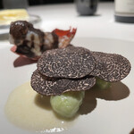 レストラン オオツ - 師匠の口コミのおかげでトリュフの下にあるのが枝豆ニョッキだと知る。