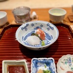 日本料理 別府 廣門 - お造り　紋甲烏賊（おろしたてでまだピクピク！）　赤足海老　天然わらび