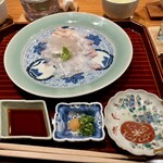 日本料理 別府 廣門 - お造り　石鯛薄切り　皮目炙り　弾力しっかりしているが噛むほどに甘みが　すだち塩が印象的　紅葉おろしポン酢も合いますね