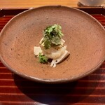 日本料理 別府 廣門 - 合馬焼き筍　足の擦りつぶしに山椒混ぜて　香ばしい香りと山椒の香りに爽やかな筍が乗り贅沢な一品