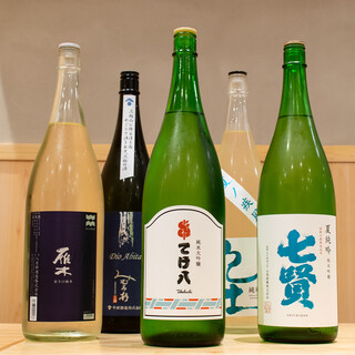 その日その時に仕入れる、厳選地酒を各種ご用意！