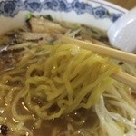 トーフラーメン 幸楊 - ちょいとウェーブのかかった麺