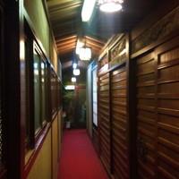 鯛よし百番 - 右側の戸をあけると座敷