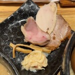 麺屋 周郷 - チャーシューは3種