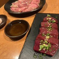 ホルモン焼肉 富や 栄店 - 