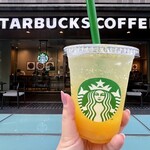 スターバックス・コーヒー - チラックス ソーダ マンゴー　¥579