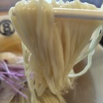 HACHI - この自家製麺の麺が実に素晴らしいだす