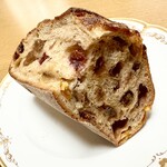 ショウパン アルティザン ベイクハウス - ギッシリ入ったドライフルーツ