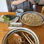 春別 - つぶ昆ざるそば（奥）