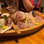 海鮮居酒屋 あめんぼ 国分寺店 - 名物の舟盛り
