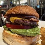 エーエス クラシックス ダイナー - 『Bacon Cheese Burger¥2,150』
      『French fries¥150』
      『ハイネケン¥770』