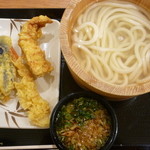 丸亀製麺 - 茄子・海老・かしわ天ぷらと釜揚げうどん並