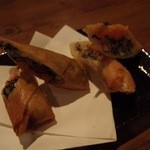 琉球しゃぶしゃぶ 豊 - 明太子とチーズもちの春巻き（500円）。