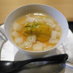 304803973 - トマト入りの冷たい茶わん蒸し。うにを乗せて、白ずいきに出汁を含ませて。トマトの酸っぱさがいい感じで。