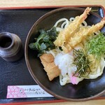 手打ちうどん専門 だいご - ぶっかけ海鮮スペシャル（冷）