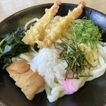 手打ちうどん専門 だいご - ぶっかけ海鮮スペシャル（アップ）