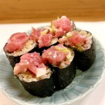 穴子料理と地酒 浅草 川井 - 塩釜産天然本鮪のネギトロ巻き