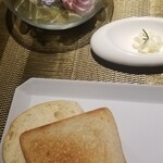ビストロ プティソレイユ - パンがもちもち、おかわりできます。